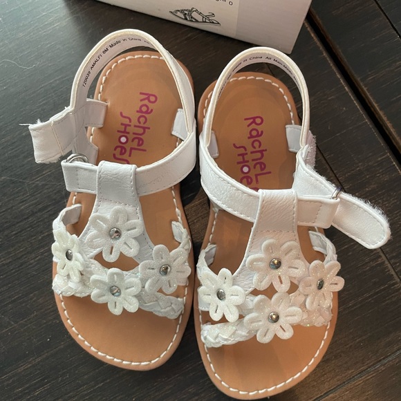 White flower sandals - Picture 2 of 4